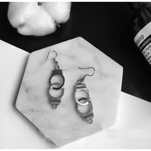 High quality new design free handcuff earrings women personalized ear hooks