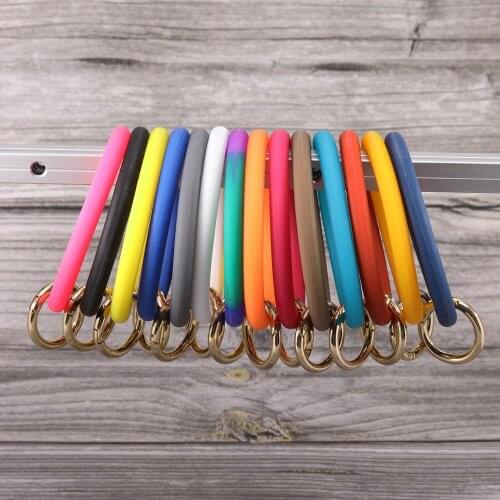 Fashion O Silica Gel Wear Bracelet Keychain for Women Gifts Trendy Exaggerated Circle Wristlet Keychain Bangle Unisex Jewelry