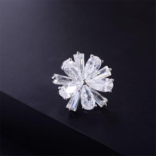 New Mini Cubic Zirconia Crystal Snowflake Brooches For Women Lapel Pin Bags Bijoux Accessories Luxury Xmas Jewelry Mujer broche