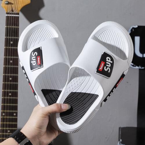 Bathing slippers indoor bathroom Non-slip couples feel like stepping on shit at home Men wear large-size beach sandals slippers