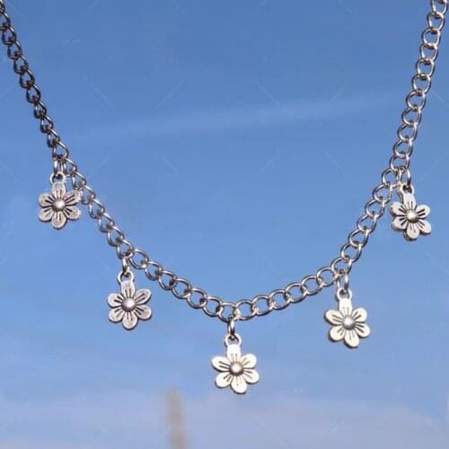 Retro Punk Silver Color Clavicle Chain Girls Chokers Necklaces Trendy Simple Geometric Flower Pendant Necklaces For Women bijoux