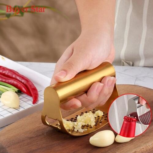 2 in1 Gold Stainless Steel Garlic Press Rolling Crusher Tools Kitchen Gadgets with Bottle opener triturador de alho чеснокодавка