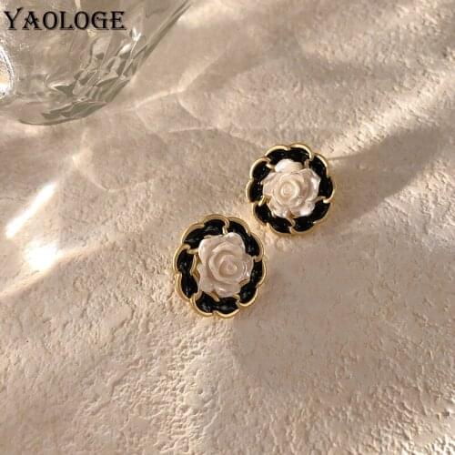 YAOLOGE Black White Color Flower Earrings 2021 Trend Acrylic Alloy Stud Earrings For Women Party Gift Fashion Jewelry Brincos