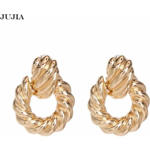 Wholesale JUJIA Fashion Geometric Gold Dangle Metal Earrings European Round Jewelry Women Party Statement Earrings