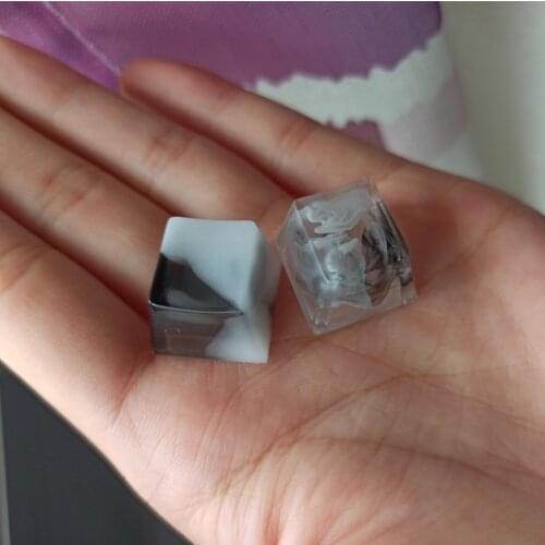 Handmade Customized OEM R4 Profile Resin Keycap Keyboard RGB Translucent Keycap 090F