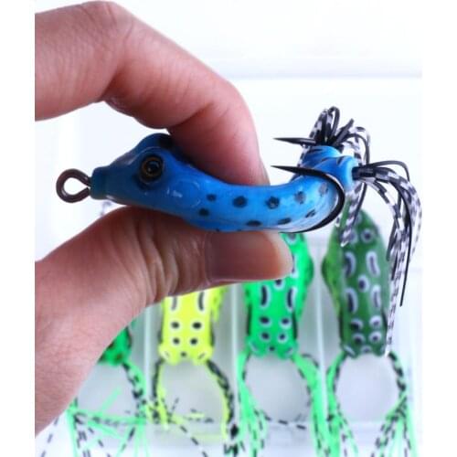 HENGJIA 5PCS/box Dual Hooks Frog Baits 5.5CM 8g Soft Mini Fishing Lures Portable Metal Hooks Topwater Baits Fishing Tackle
