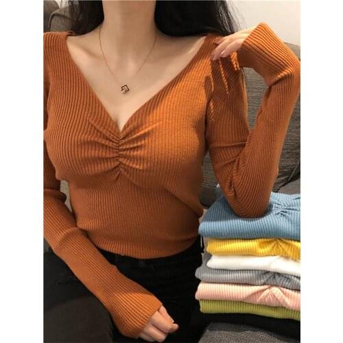 New autumn long-sleeved net red t-shirt womens ins super fire top Slim and thin temperament V-neck design knit sweater