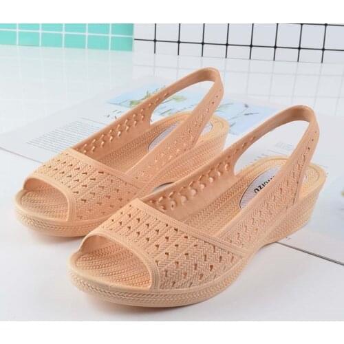 Summer Fashion Women PVC Peep Toe Slip-On Beach Sandals Ladies Open Toe Wedges Hollow Back Strap Jelly Shoes 20200128