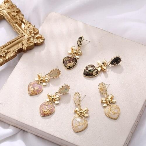Fashion Classic Earrings Women Metal Bowknot Heart Resin Stud Earrings 2021 Female Golden Heart Stud Earrings for Woman Jewelry