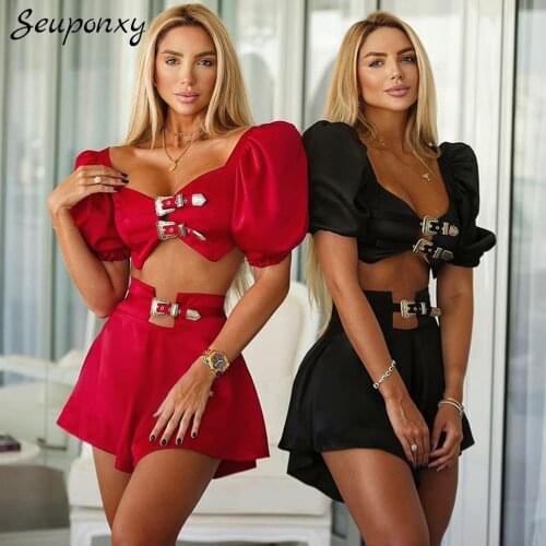 High Quality 2021 Summer WomenS Fashion 2 Two-Piece Set Sexy Metal Buckle Hollow Short Top + Belt High Waist Shorts Party Set
