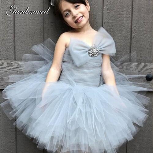 2020 Cute Bow Glitter Aline Flower Girl Dresses Tulle Scoop Off Shoulder Girls Princess Dresses Simple Bandage Communion Dresses