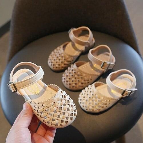 2021 new 2-8 years old childrens breathable girls sandals cute girls soft leather hollow shoes