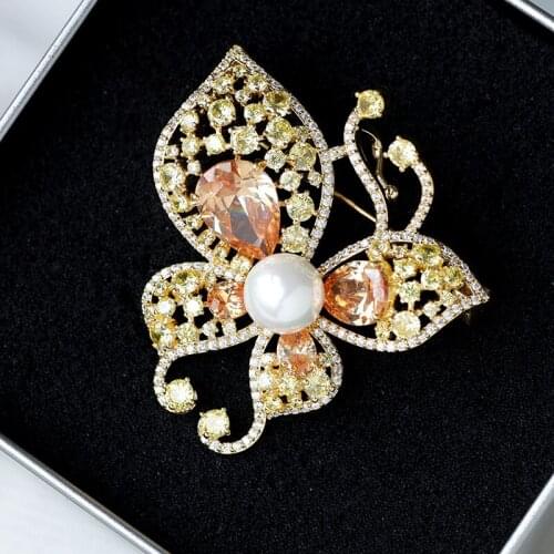 Luxury Yellow Zircon Gold Butterfly Brooches for Women Men Suit Pearl Pin Insect Badge Fashion Jewelry Cute Animal Brooch Broche