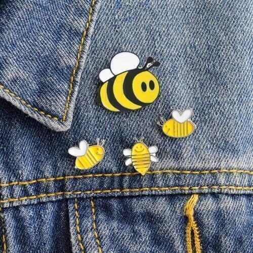 Fashion Brooches Cartoon Cute Bee Fly Insect Brooch Kids Girls Clothes Accessories Black Yellow Enamel Pin Birthday Gift Jewelry