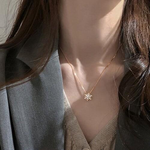 Flash Cubic Zircon Snowflake Pendant Necklace Fashion Clavicle Chain Rose Gold Color Necklace For Women New Year Gift Jewelry