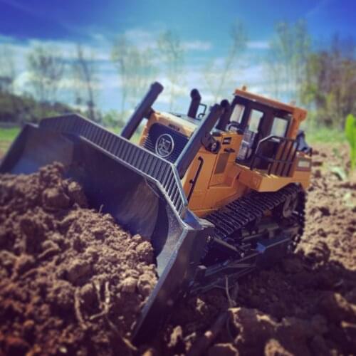 HUINA 1:16 RC Truck Heavy Bulldozer Caterpillar Alloy Tractor Model Engineering Car Excavator Radio Controlled Car Toys for Boys