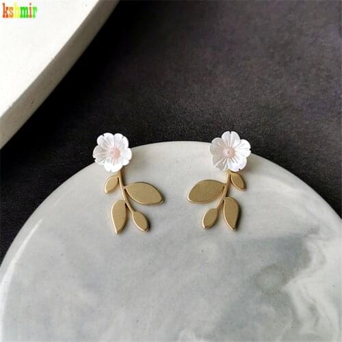 Kshmir 2020 The new Korean metal leaf earrings earrings woman contracted temperament flowers Golden female pearl earrings 2.8cm