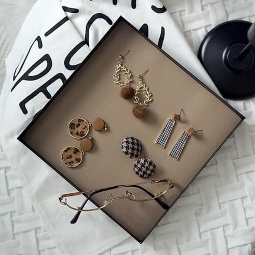 Wrought Iron Tray with Leather Cushion Storage Tray for Jewelry/Watch/Dessert/Coffee Display Tray Home Decoration