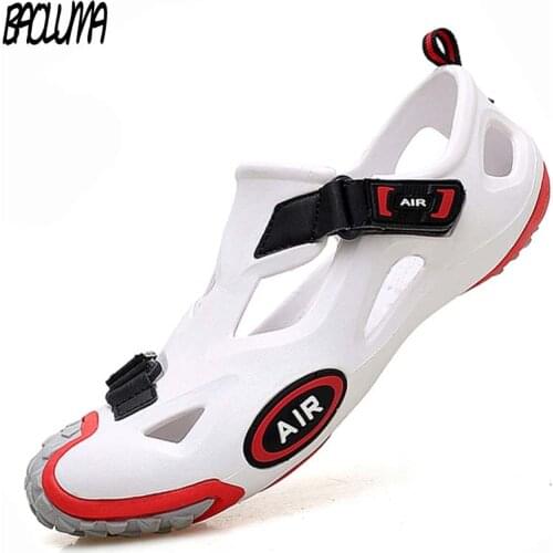 Summer Mens Sandals Outdoor Water Shoes Soft Brand Mens Beach Sandals Classic Bohemia Lightweight Slippers Sandals Sneakers