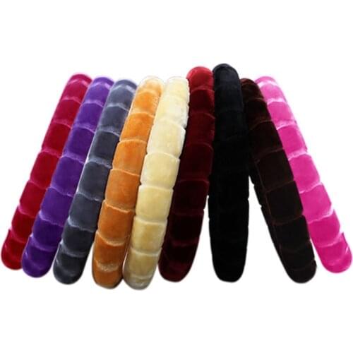 Winter Plush Car Steering Wheel Cover Suitable for Most steering wheel Carpet Soft 37-38 CM 14.5 "-15" Braid on Hand Bar