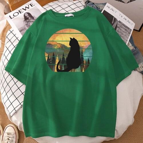 Black Cat Sitting On Back Printing Mens T Shirt Anime Loose Tshirts Hip Hop o-neck Short Sleeved Manga Big Size mens Tshirt