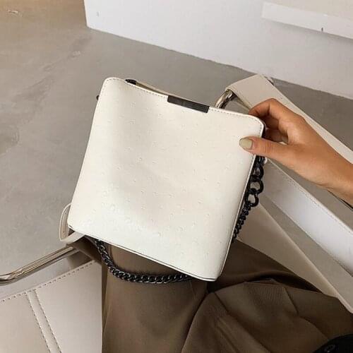 2020 luxury bucket womens shoulder bag with lock girl ins popular messenger bag messenger bag solid color style handbag purse