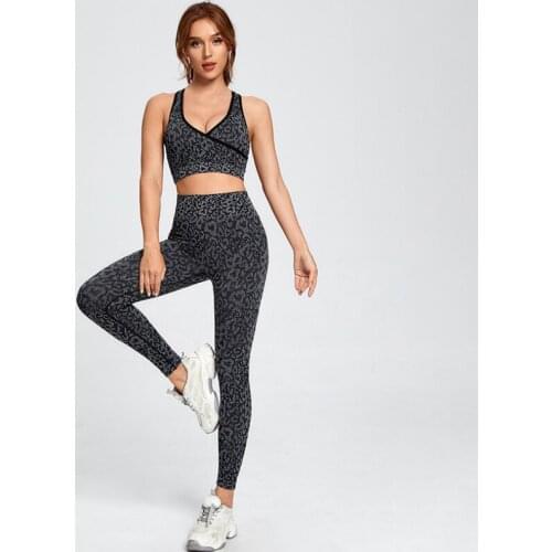 New Womens Tracksuit Seamless Leopard Camouflage Yoga Set Back Bra High Elastic Hip Lifting Fitness Pants Sports Suit