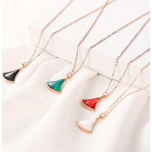 2021 New Trendy Rose Gold Titanium Steel Geometry Pendant Necklace Clavicle Chain Necklace Female Gifts Charm Jewelry Fashion