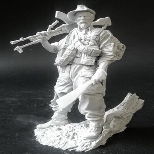 New Unassembled 1/16 modern officer stand with base Resin Figure Unpainted Model Kit