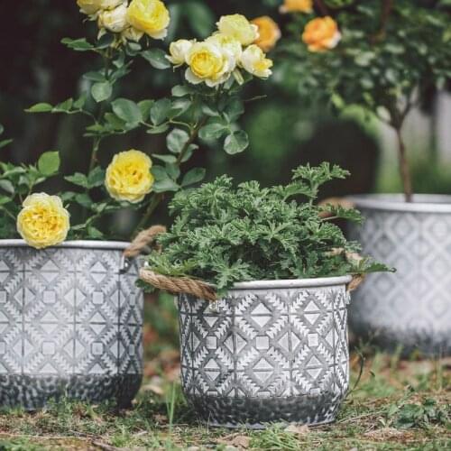 Garda Hemp Rope Double Ears Embossed Iron Sheet Floral Round Bucket Wrought Iron Flower Pot Decor Home Living Room Balcony