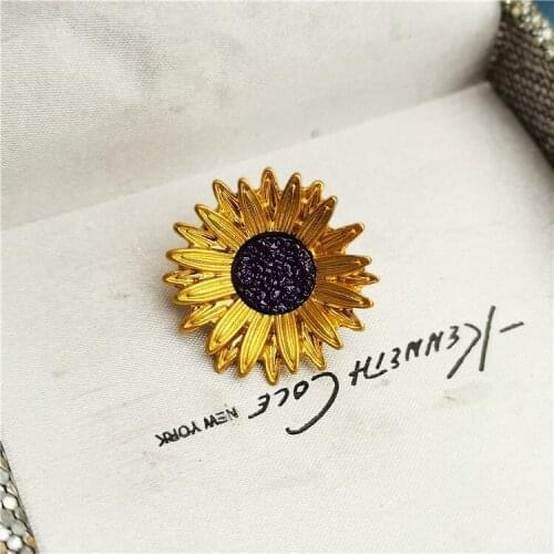 New Retro oil painting exquisite lovely flower brooch Van Goghs sunflower Brooch sweater accessories