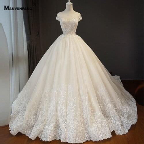 2021 New Arrival Embroidery Appliques Tulle Cathedral Train Bridal Ball Gown Custom Made Cap Sleeve O-Neck Lace Up Wedding Dress