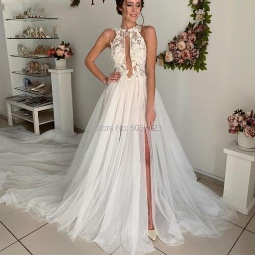 2020 Beach A Line Tulle Wedding Dresses Halter Lace Appliques Open Back Royal Train Wedding Bridal Gown Vestidos De Noiva