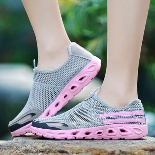 Breathable Lovers Mesh Fabric Aqua Shoes Outdoor Swimming Anti-Slippery Quick-Drying Slip on Beach Water Shoes for Men Women