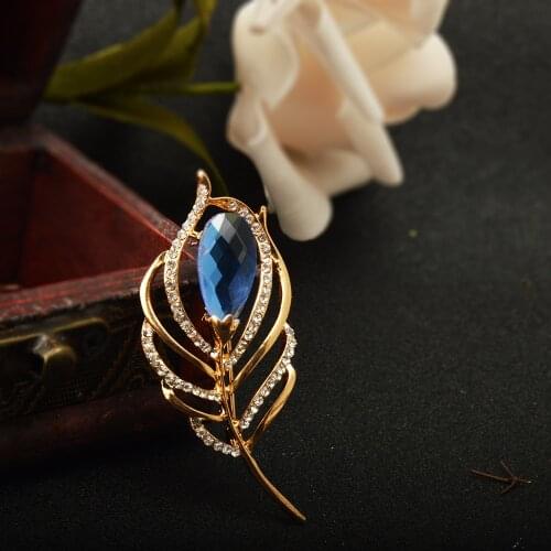 4 Colors 2019 Crystal Leaf Red Stone Women Brooches Gold feather Broche Broches Hijab Pin Brosh Broshi Boutonniere Male Badge