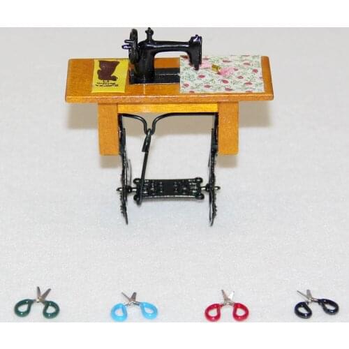 1/12 Scale Wooden Miniature Furniture Families Vintage Miniature Sewing Machine Scissors Accessories for Dollhouse Decoration