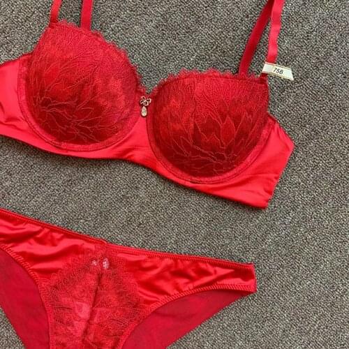 High quality French fashion underwear Sexy lace embroidered 3/4 cup gathers push up bra panties sets Sexy Lingerie Red C D cup