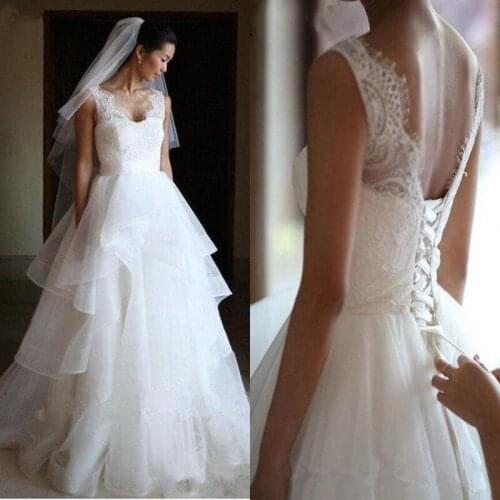 Vintage Tiered Skirt Wedding Dresses 2021 Lace Ribbon Scalloped V Neck Corset Back Floor Length Garden Wedding Bridal Gown Robes