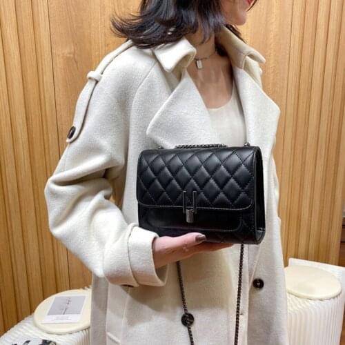 Deconn 2021 New Fashion Girls Women Quilted Purse Lattice Clutch Small Crossbody Shoulder PU Bag with Chain Strap For Female