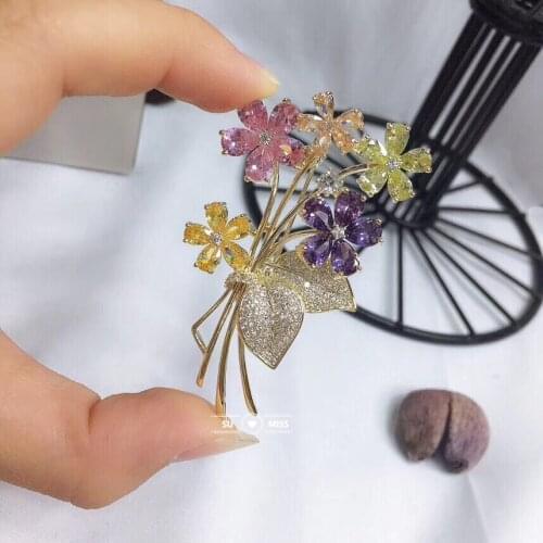 Free Shipping Gold Color Plated Flower Brooches for Women Wedding Rhinestone Bouquet Bijoux Pins Clothing Jewelry Accessories