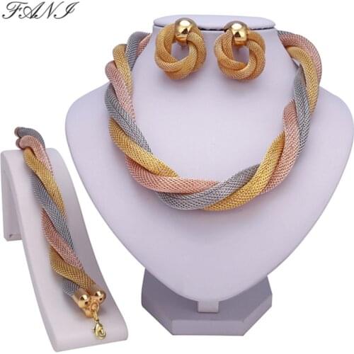 Fani 2018 Bridal Gift Nigerian Wedding Fashion African Beads Jewelry Set Wholesale Dubai Gold Color Jewelry Set Costume Design