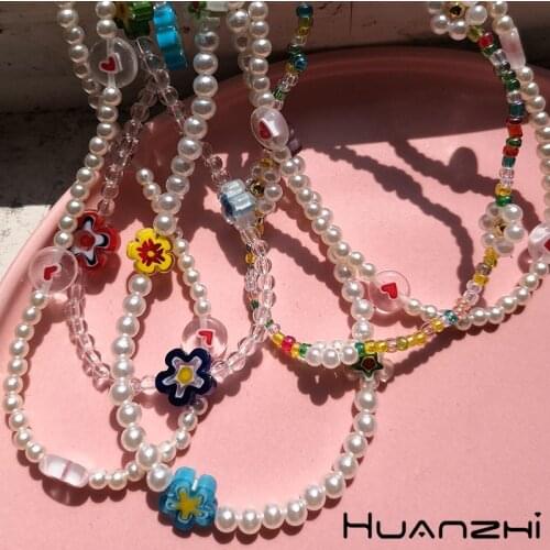 HUANZHI 2021 New Trendy Korean Sweet Transparent Acrylic Bead Pearl Colorful Flowers Necklace for Women Party Summer Jewelry