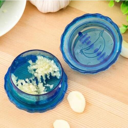 1PC Multi-Usage Plastic Garlic Press Peeler Crusher Masher Twist Kitchen Accessories Cooking Tool Garlic Presses Garlic Crusher