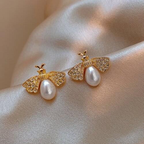 Temperamental Compact Artificial Pearl Bee Ear Studs Creative Exquisite Alloy Insect Earrings Female Light Luxury Jewelry