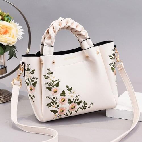 Fashion woven handle women handbags flower basket handbag Embroidered white womens bags Sweet lady shoulder bag