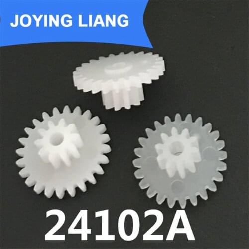 24102A 0.5M Gear 13mm Diameter 24 Teeth 10 Teeth POM Plastic Pinion 2MM Motor Shaft Toy Parts Wheels 10pcs/lot
