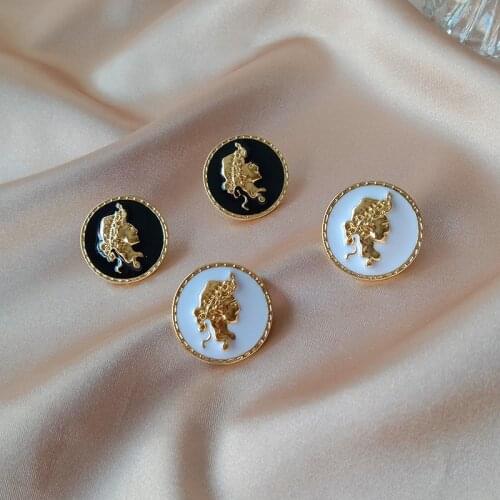 Round Retro Style Stud Earring White Black Phnom Penh Lady Silhouette Earrings Middle Ages Palace Button Round Stud For Girl