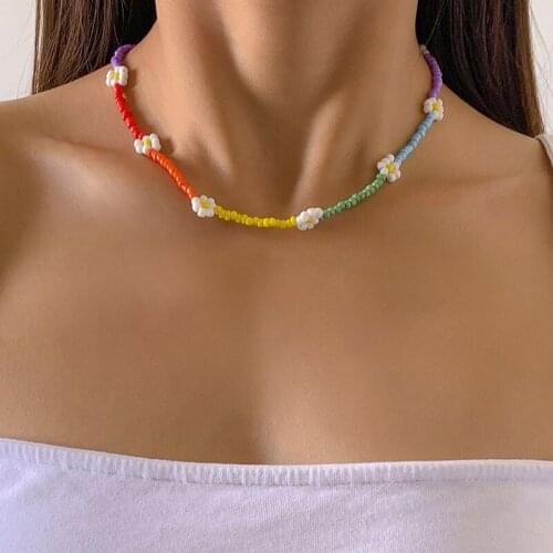 Vintage Ethnic Colorful Beads Daisy Flower Choker Necklace Women Simple Trendy Acrylic Clavicle Necklace Collar Jewelry Gift