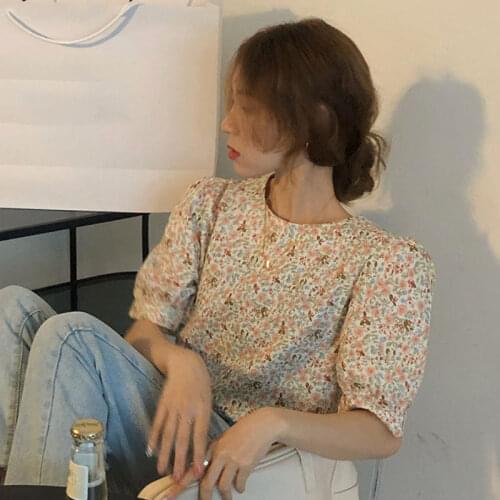 Retro floral shirt female design sense niche tops spring 2021 new wild Korean short-sleeved shirt trend