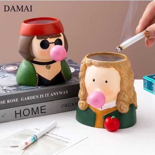 Cartoon Character Ashtray Cute Girl Decorative Ash Tray Coffee Table Desktop Resin Ashtrays Cigar Ash Trays Gifts for Boyfriend
